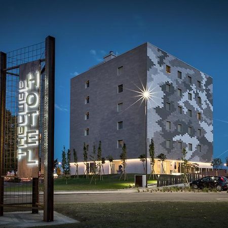 Hotel The Cube ฟีเดนซา ภายนอก รูปภาพ