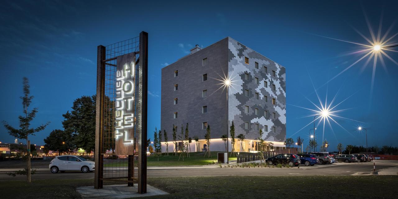 Hotel The Cube ฟีเดนซา ภายนอก รูปภาพ