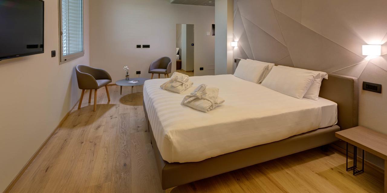 Hotel The Cube ฟีเดนซา ภายนอก รูปภาพ
