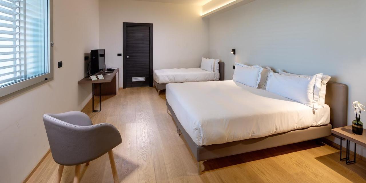 Hotel The Cube ฟีเดนซา ภายนอก รูปภาพ