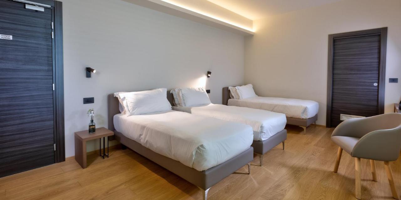 Hotel The Cube ฟีเดนซา ภายนอก รูปภาพ